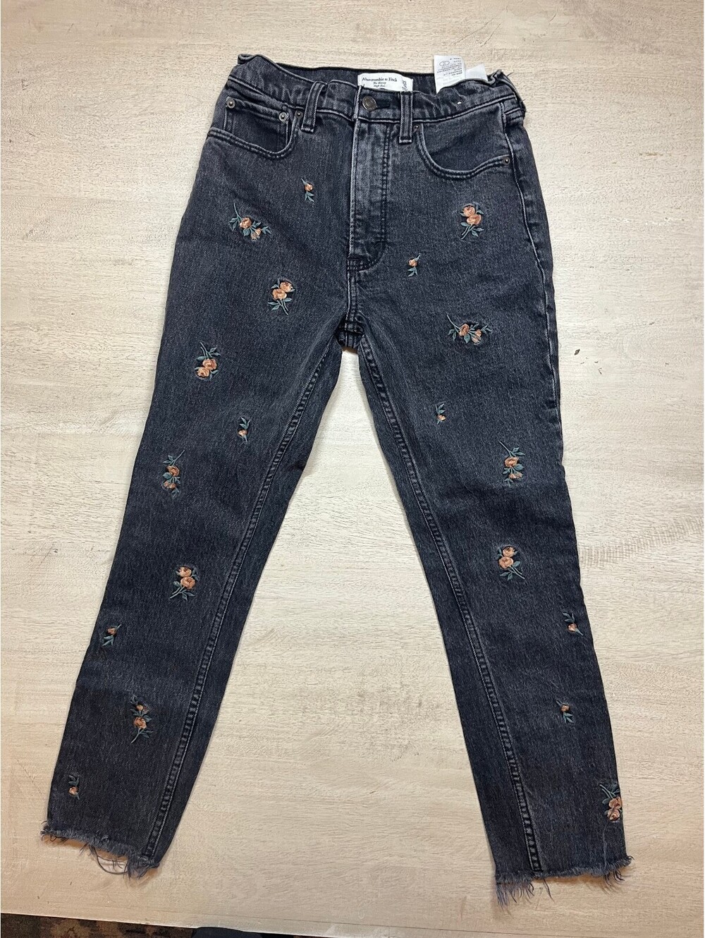 Abercrombie & Fitch The Skinny High Rise Black Floral Embroidered Jeans Size 25